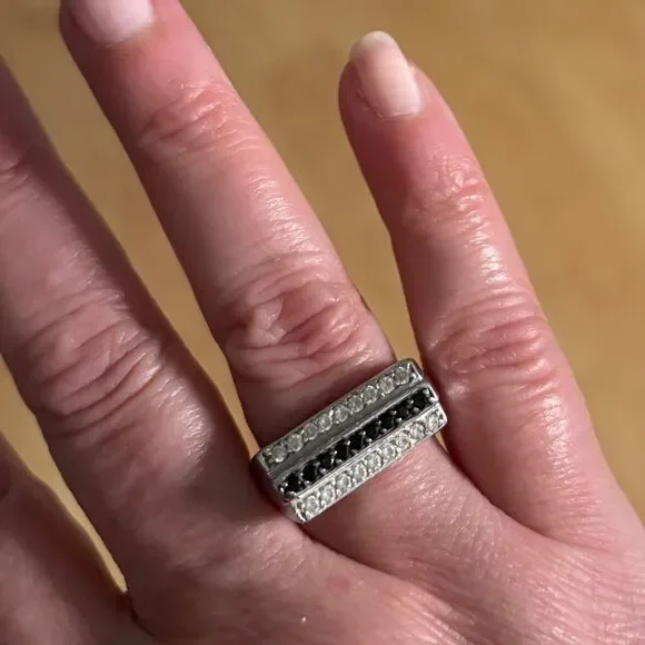 Vintage triple bar ring with white and black stones sz 6